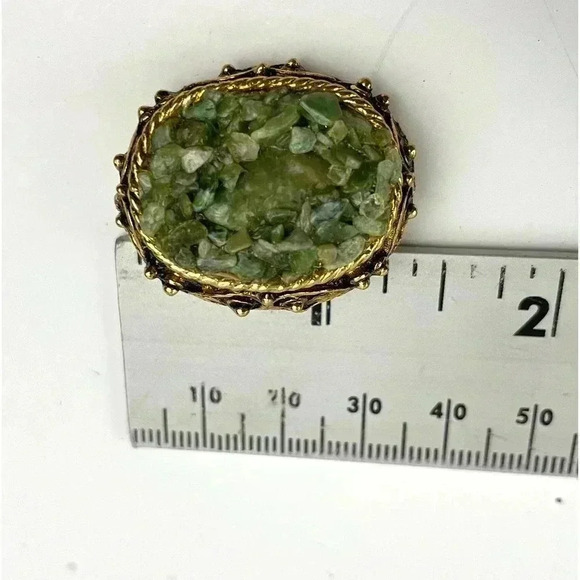 Oval Green Jade Pebble Chip Inlay Mosaic Ornate Gold Tone Brooch 1.5" - Picture 4 of 8